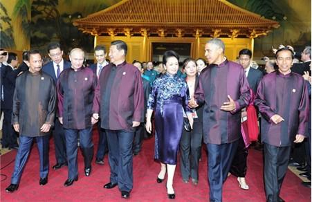 最炫民族風(fēng)：APEC晚宴上的領(lǐng)導人服裝大盤(pán)點(diǎn)
